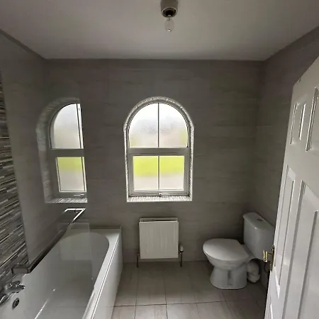 Cosy Spacious 3 Bedroom House Casa vacanze Bridgend